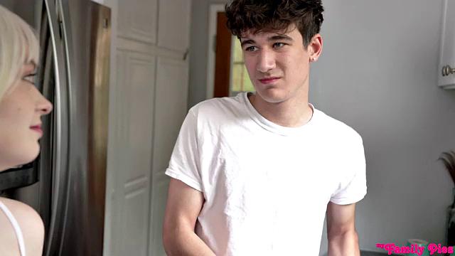 My Stepsister Sings Family Pies - S20:E3