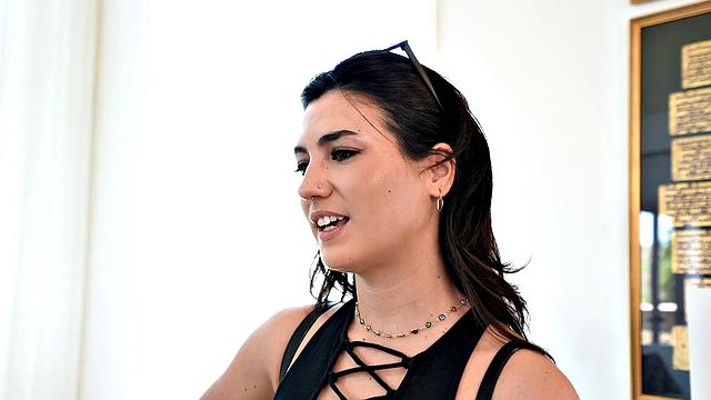 Сексуальная няня подчиняет босса через трах