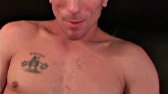 смотри, как эрик дрочит после смены