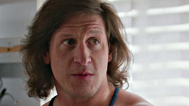 мастер по кабелям типа чинит проводку, а сам пошёл трахать клиента