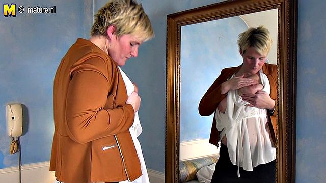 голландская мамочка решила, что игрушка - лучший любовник