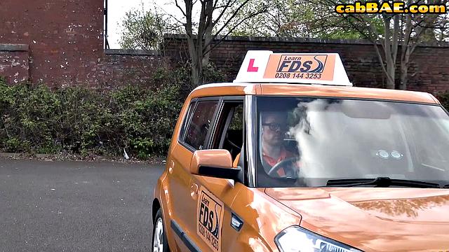 Cumthirsty hot babe cockriding guy in car