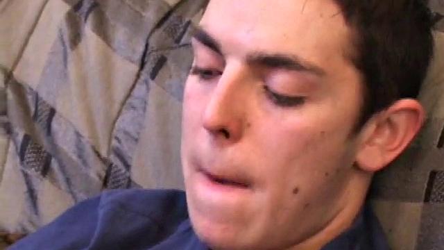 Брейди Уокер дрочит свой член