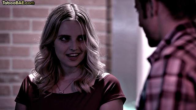 Сочная блондинка с большими сиськами трахается со своим отчимом