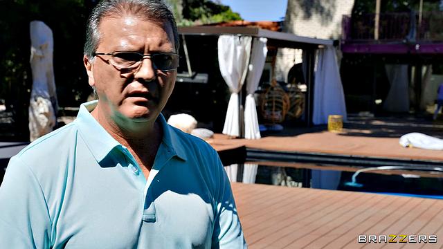 мачеха спалила парочку и устроила свой марафон на диване