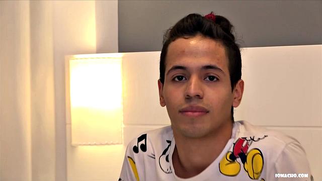 On the bed, slim and smooth Maykol strips out of his clothes. Then, Giorgio walks in already naked and sticks his big uncut dick in the boy's face.