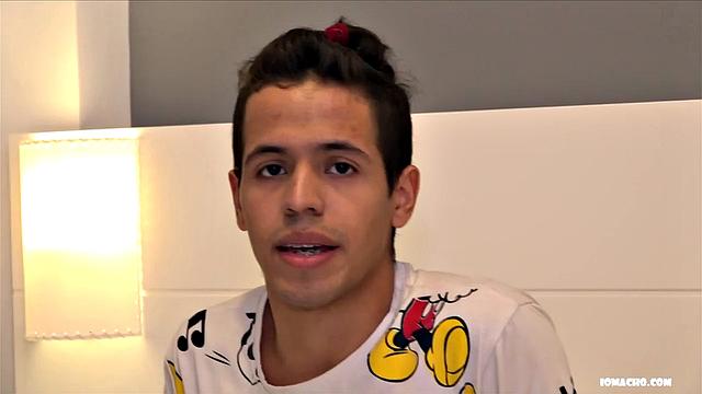 On the bed, slim and smooth Maykol strips out of his clothes. Then, Giorgio walks in already naked and sticks his big uncut dick in the boy's face.