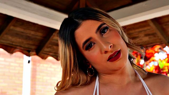 Charlotte Queen: Watch Her Get Naked