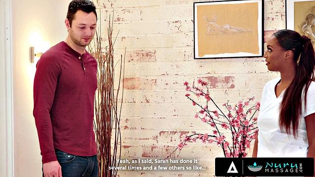 Дая Найт катается на члене во время масляного массажа, кончает на животе клиента.