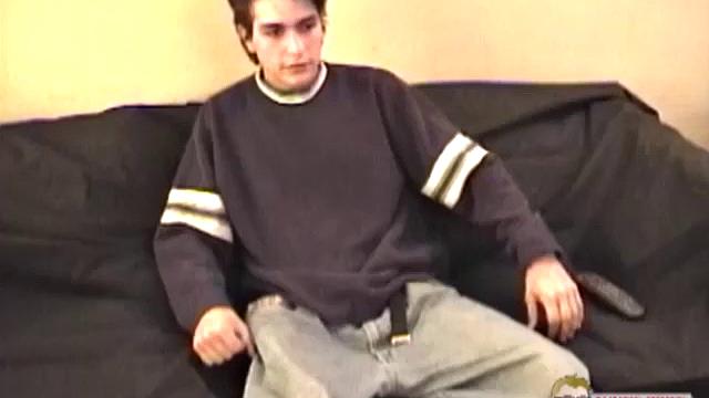 тж вытаскивает хер и отпускает шуточки, пока дрочит