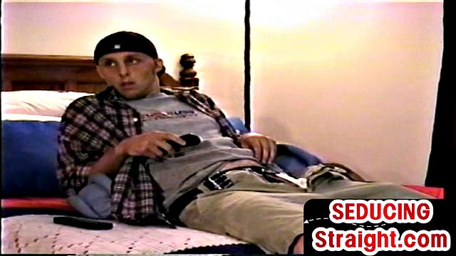 Amateur straight guy gets sucked by gay DILF for the first time at home