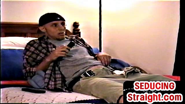 Amateur straight guy gets sucked by gay DILF for the first time at home