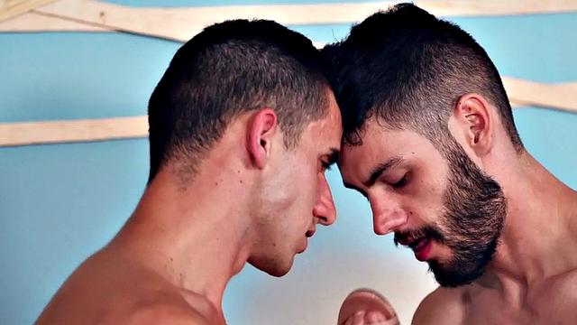 Bisexual dudes enjoy dirty bae in threesome