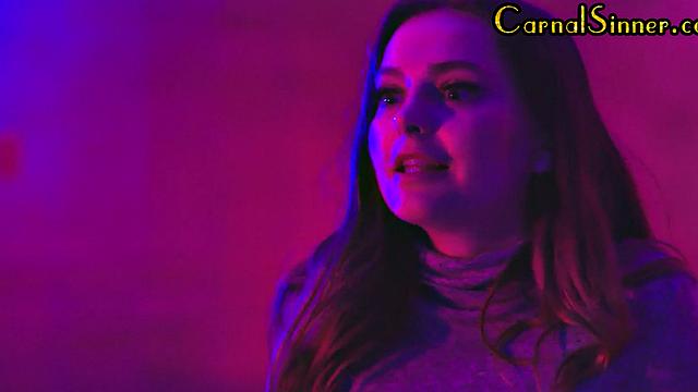 Cheating bigbooty babe pleases lover with wet pussy