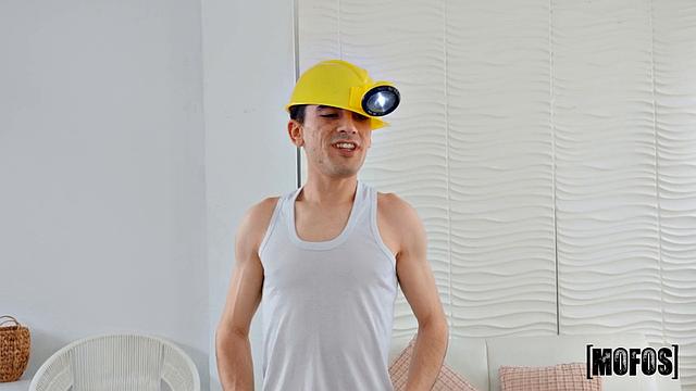 Sexy Office Worker Seduces Jordi!