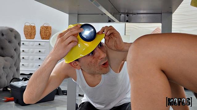 Sexy Office Worker Seduces Jordi!