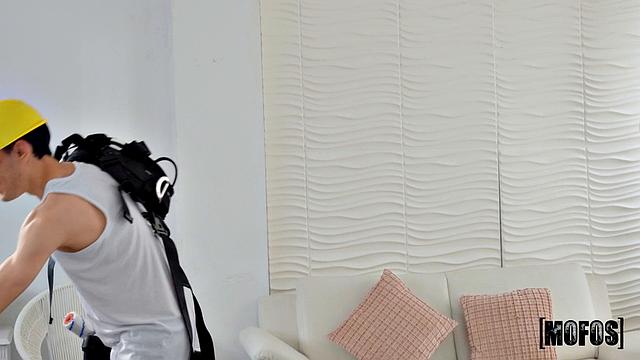 Sexy Office Worker Seduces Jordi!