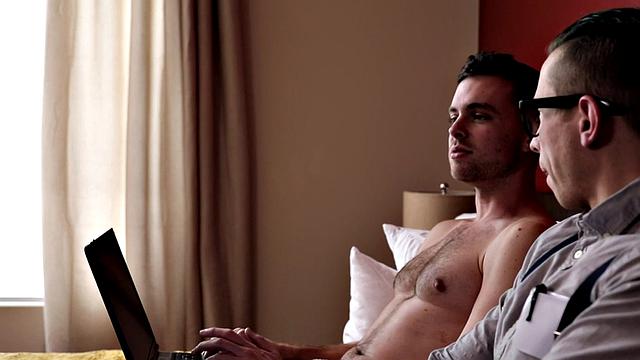 Nerdy stud gives head to stepbro before assfucking in missionary