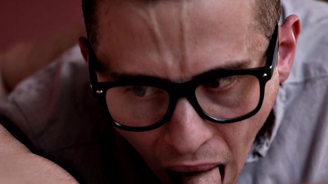 Nerdy stud gives head to stepbro before assfucking in missionary