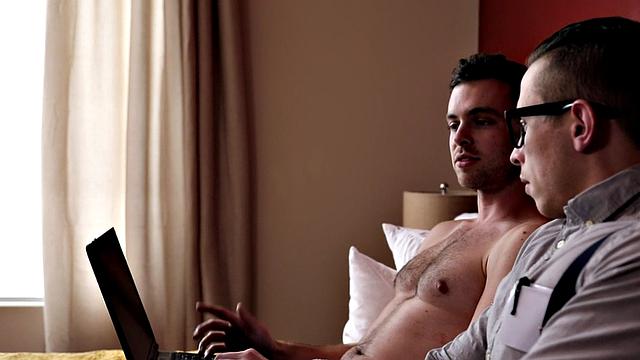 Nerdy stud gives head to stepbro before assfucking in missionary