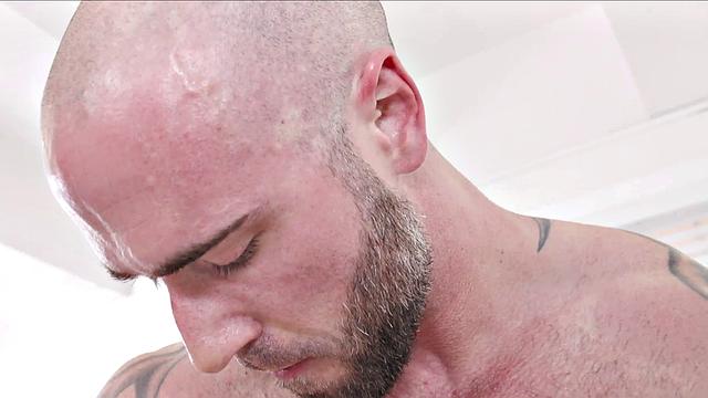 Клара Тринити теряет контроль от жесткой interracial-трахалки с Дэнни Стилом