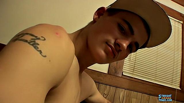 18-летний симпатичный парень кончает в секс-игрушку - Money