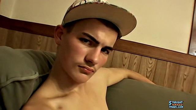 18-летний симпатичный парень кончает в секс-игрушку - Money