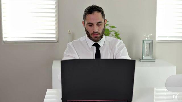 Working Hard - S41:e18