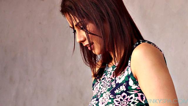 Pierced cutie Penelope Reed is giving her first massage