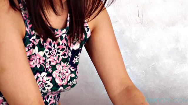 Pierced cutie Penelope Reed is giving her first massage