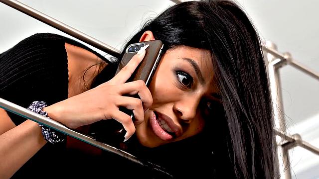 STUCK4K. Colombian temptress is stuck and friend decides to pleasure her