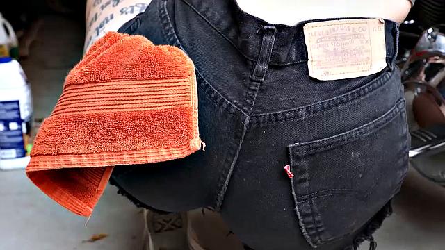 Sisters Teach Each Other Masturbating