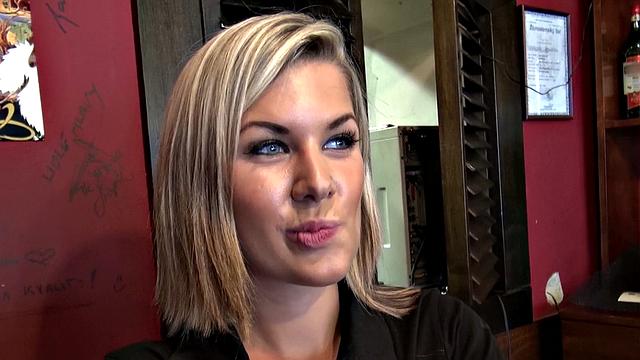 Blonde slut with trimmed pussy gets laid by the bartender