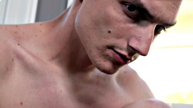 Amateur jock teases body and jerks in close-up for cumshot