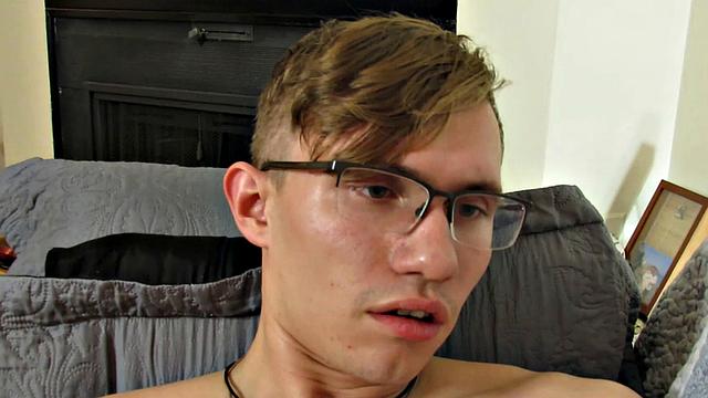 Darron Bluu Dildos his Own Ass