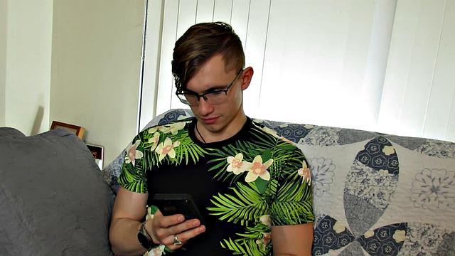 Darron Bluu Dildos his Own Ass
