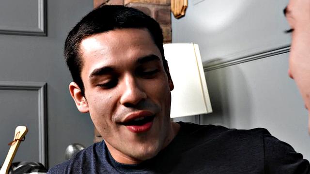 Sturdy dorm bottom sucks before cowboy sex