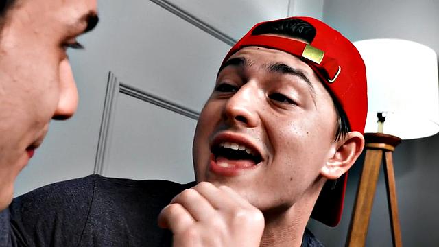 Sturdy dorm bottom sucks before cowboy sex