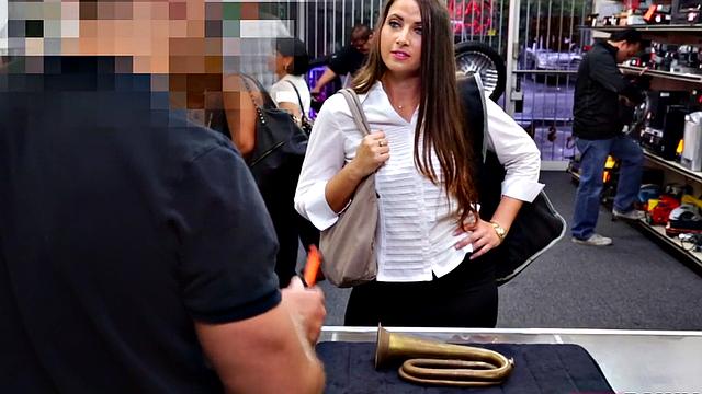 A hot amateur get pounded hard in the back of the shop by a horny dude