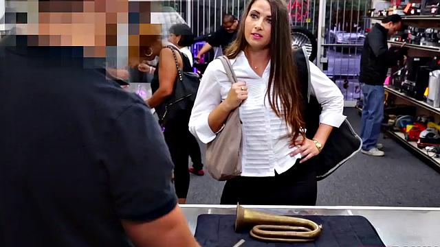 A hot amateur get pounded hard in the back of the shop by a horny dude