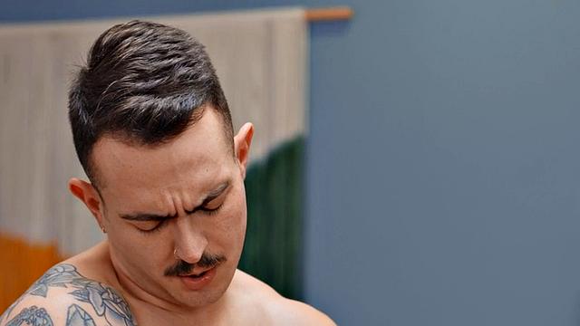 Ripped jock deepthroating big cock before assfucking