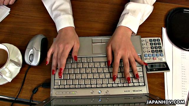 It's hard to resist amazing honey Tsubaki