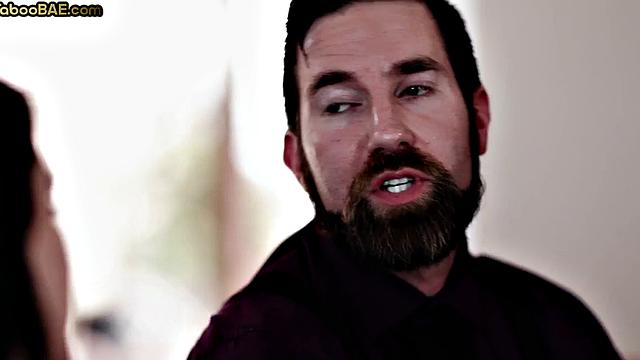 Татуированная шлюха заглатывает по полной и получает жёстко в тройничке