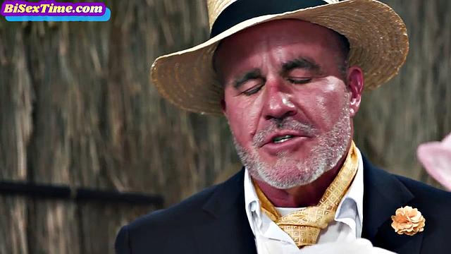 MILF cocksucking in bi 3some