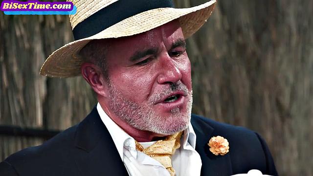 MILF cocksucking in bi 3some