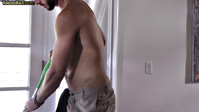 Sexy babes pussyfucked in 3some