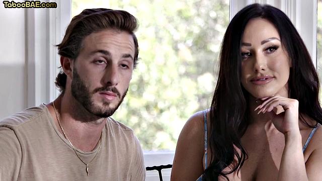 Sexy babes pussyfucked in 3some