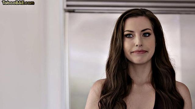 Sexy babes pussyfucked in 3some