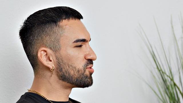 Amateur solo jock jerks off and cums after casting