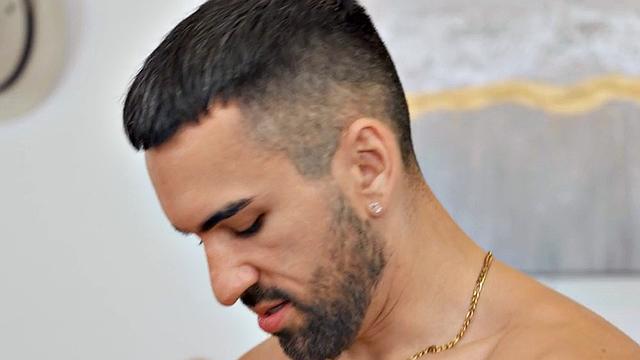 Amateur solo jock jerks off and cums after casting